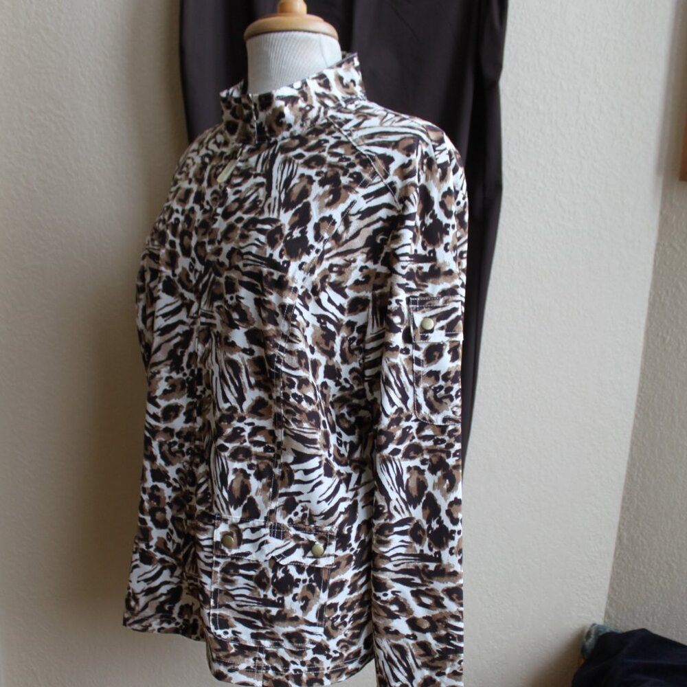 Share Zenergy by Chicos Brown Animal Print Jacket Brown Pants Outfit Set 2 Reg - Picture 3 of 8